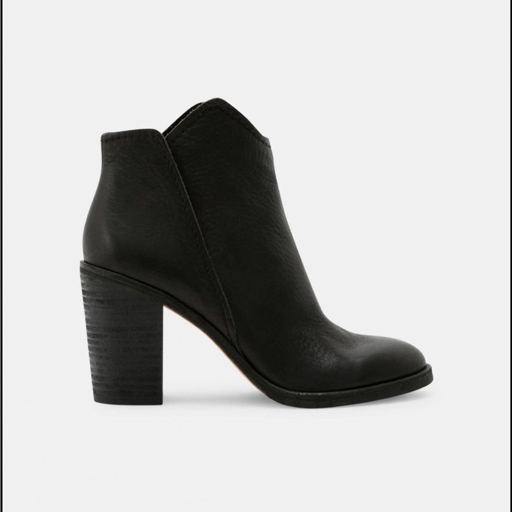 DOLCE VITA size 9 women’s Shep Ankle Booties boot - Black Leather - like new